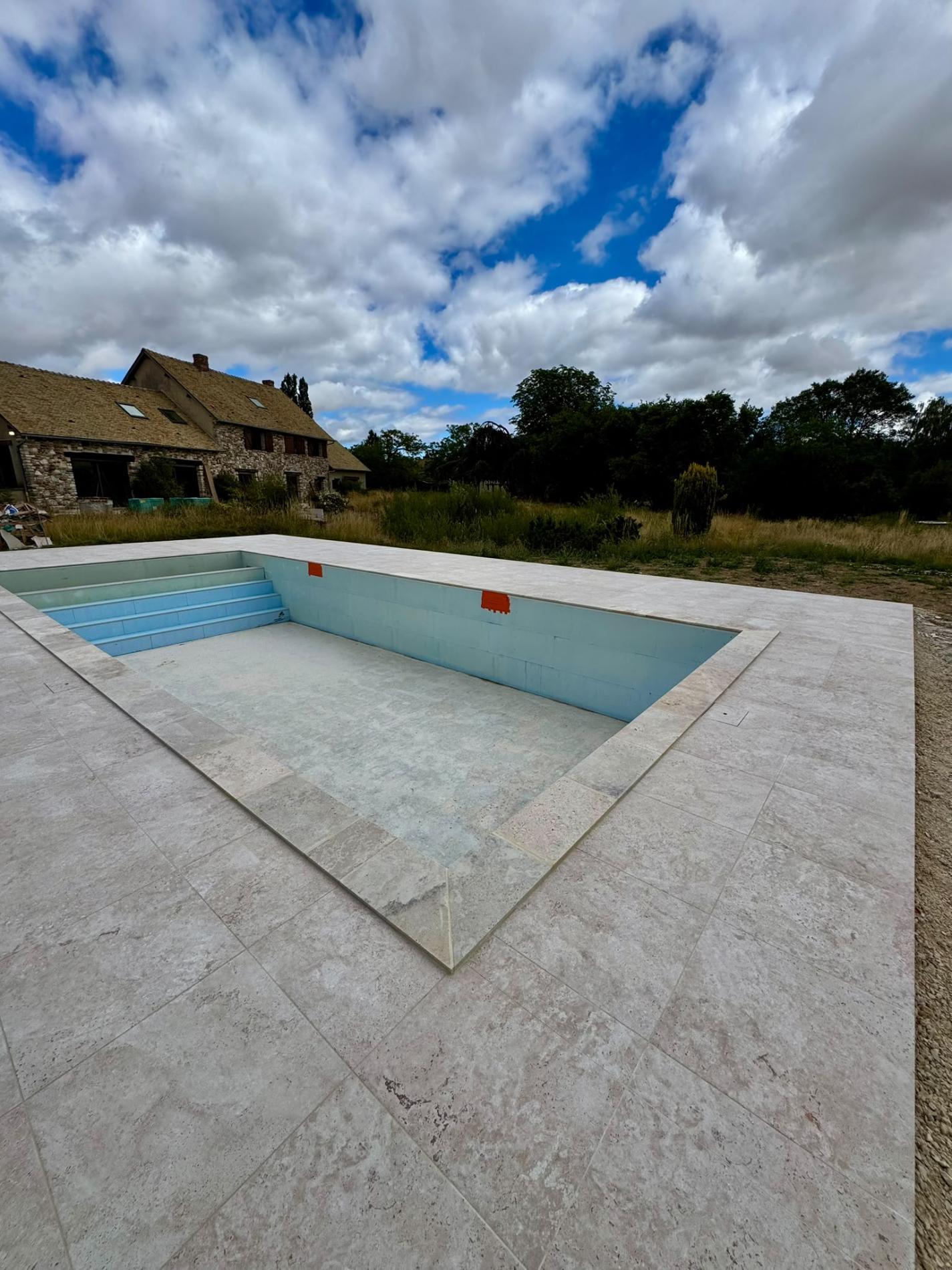 Piscine Mondreville